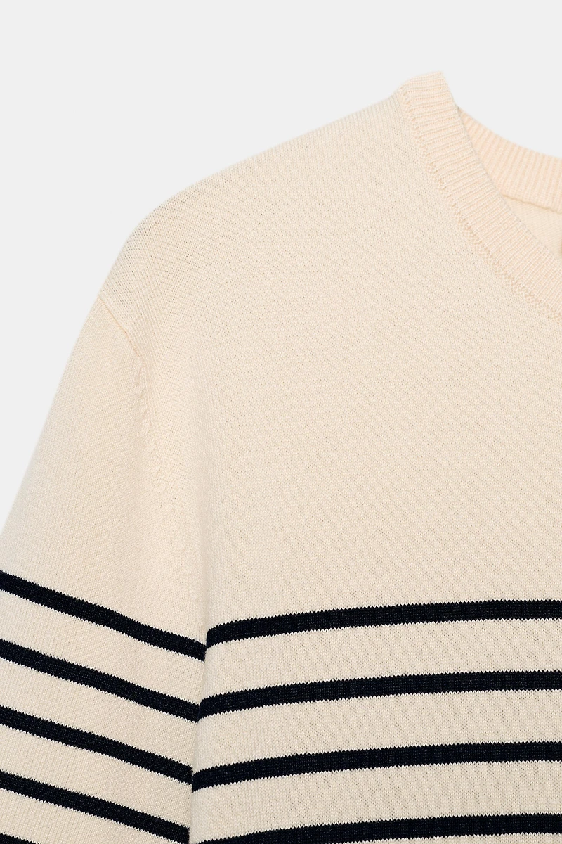 PULL EN MAILLE À MANCHES COURTES ET RAYURES