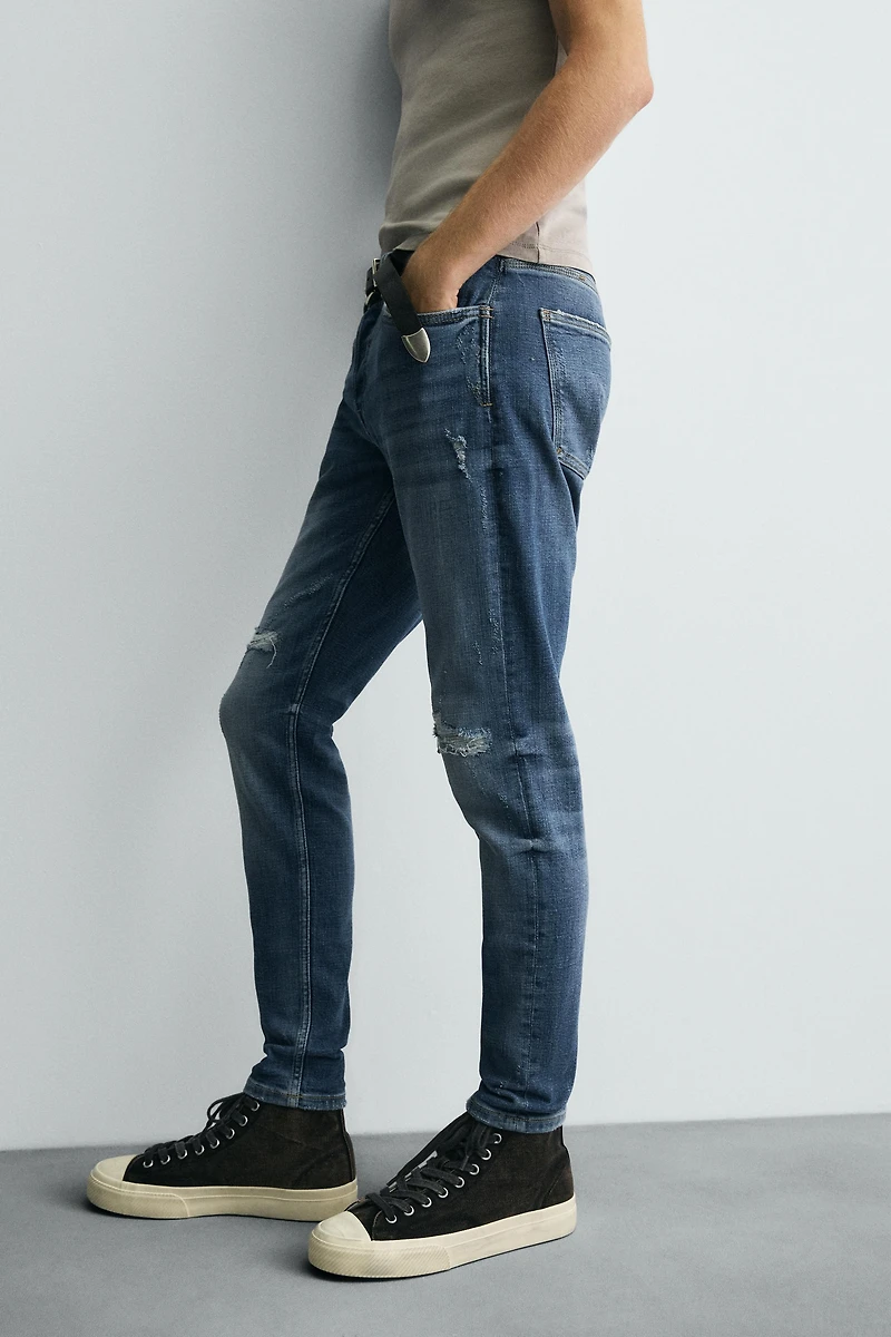 RIPPED SKINNY FIT JEANS