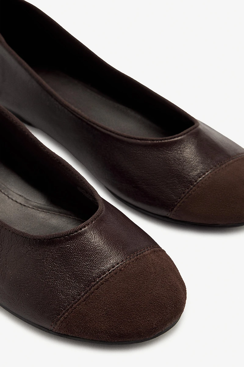 BALLERINES EN CUIR