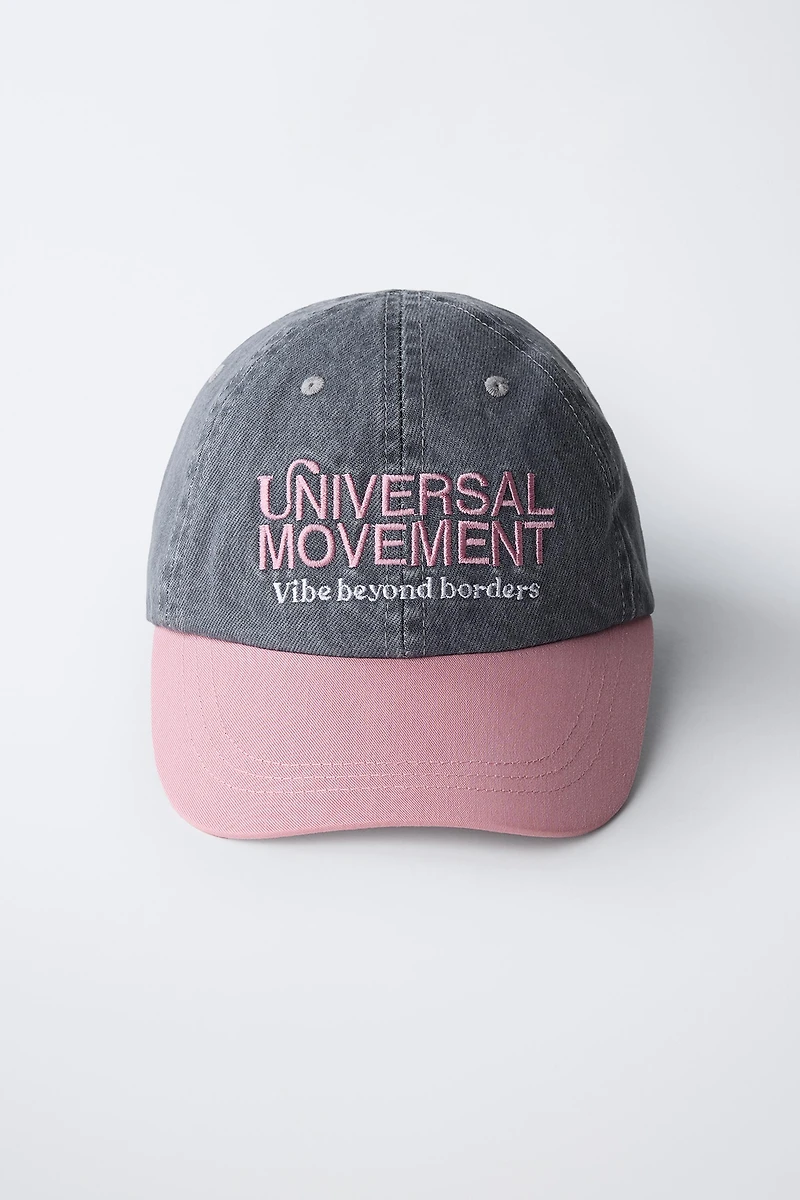 CASQUETTE EN DENIM AVEC INSCRIPTION BRODÉE