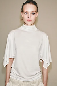 HIGH COLLAR TOP