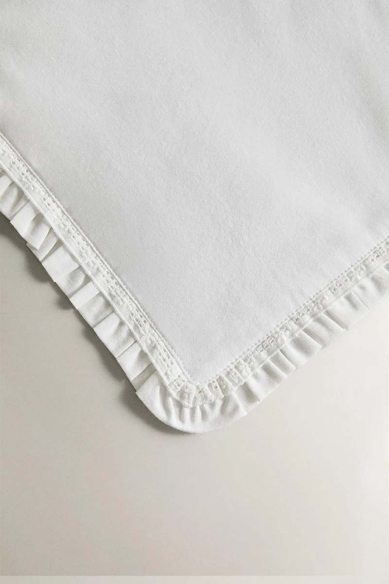SET DE TABLE RECTANGULAIRE VOLANT
