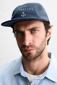 CASQUETTE DÉLAVÉE À IMPRIMÉ COMBINÉ