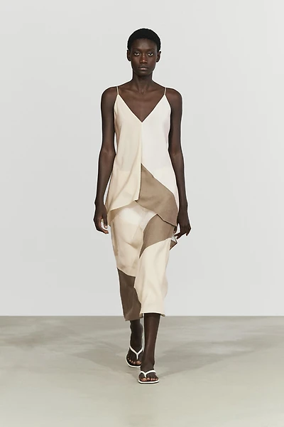 Asymmetric strappy flowing top