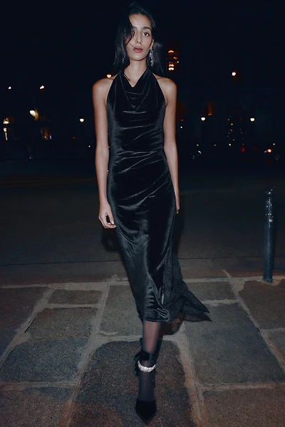 ROBE MI-LONGUE EN VELOURS AVEC DENTELLE