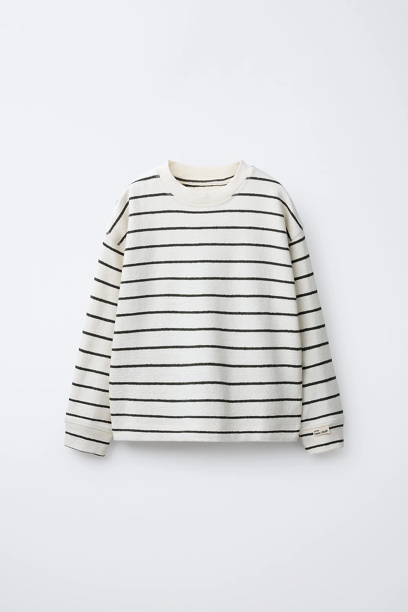 T-SHIRT À RAYURES AVEC ÉTIQUETTE