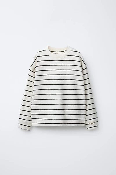 T-SHIRT À RAYURES AVEC ÉTIQUETTE