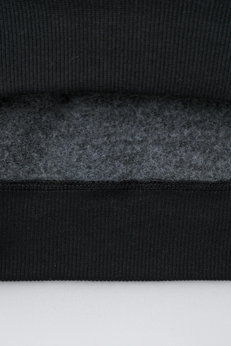 GRAFFITI PRINT SWEATSHIRT