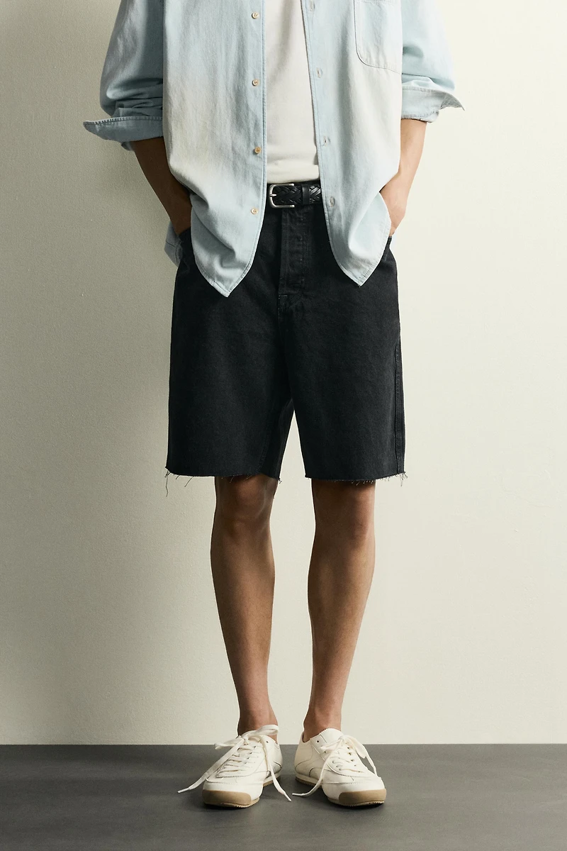 STRAIGHT FIT DENIM SHORTS