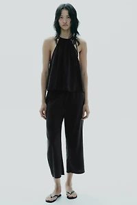 FLOWY HALTER TOP