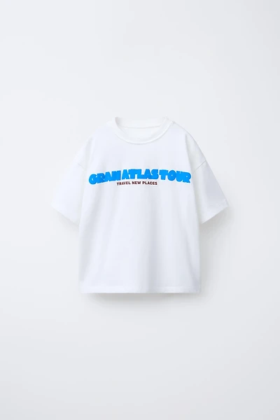 T-SHIRT À INSCRIPTION EN RELIEF