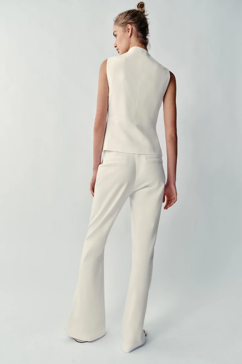 PANTALON À OUVERTURES SUR LE BAS