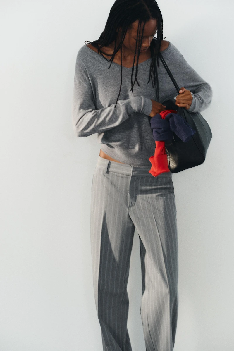 STRAIGHT-LEG LOW-RISE TROUSERS WITH CREASE