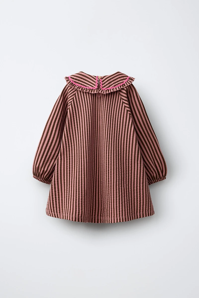 ROBE À RAYURES ET COL CLAUDINE