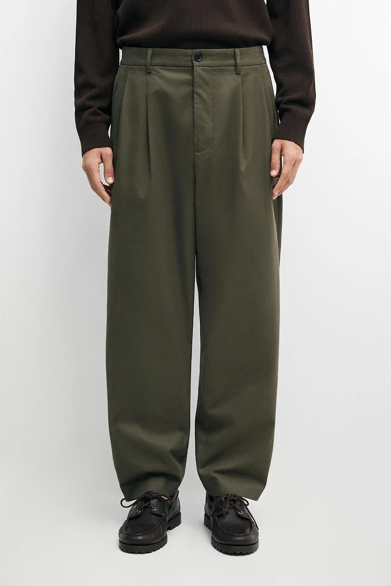 100% cotton pants with double pleats