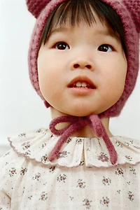 BONNET EN MAILLE AVEC PETITES OREILLES