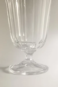 RAISED FACETED WINE GLASS