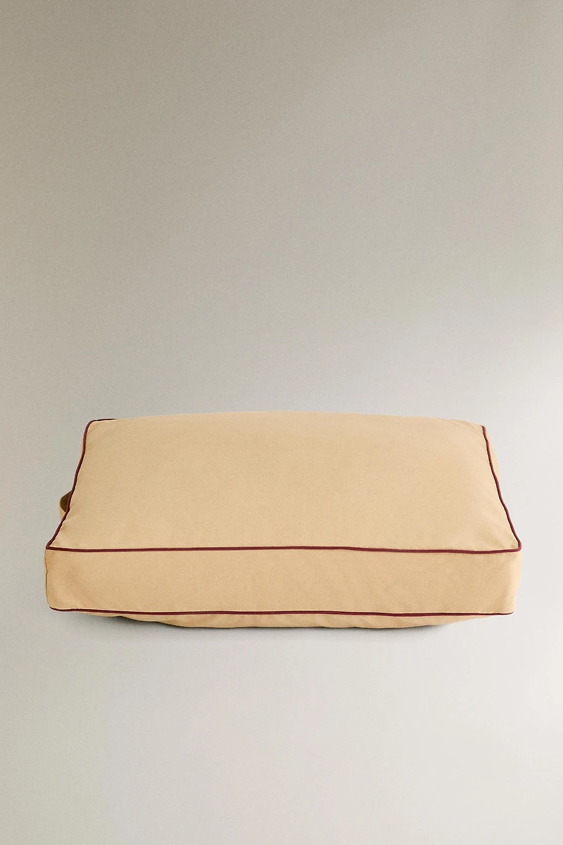 XL FLOOR CUSHION WITH PIPING FOR PETS