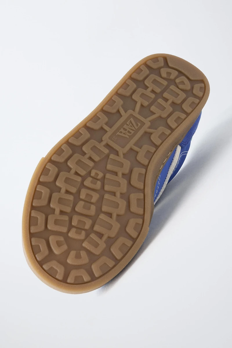 RETRO SNEAKERS