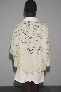 ZW COLLECTION PERFORATED EMBROIDERY BERMUDA SHORTS