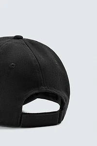 CONTRAST EMBROIDERY CAP