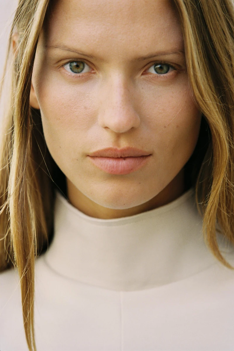 ASYMMETRIC INTERLOCK CAPE