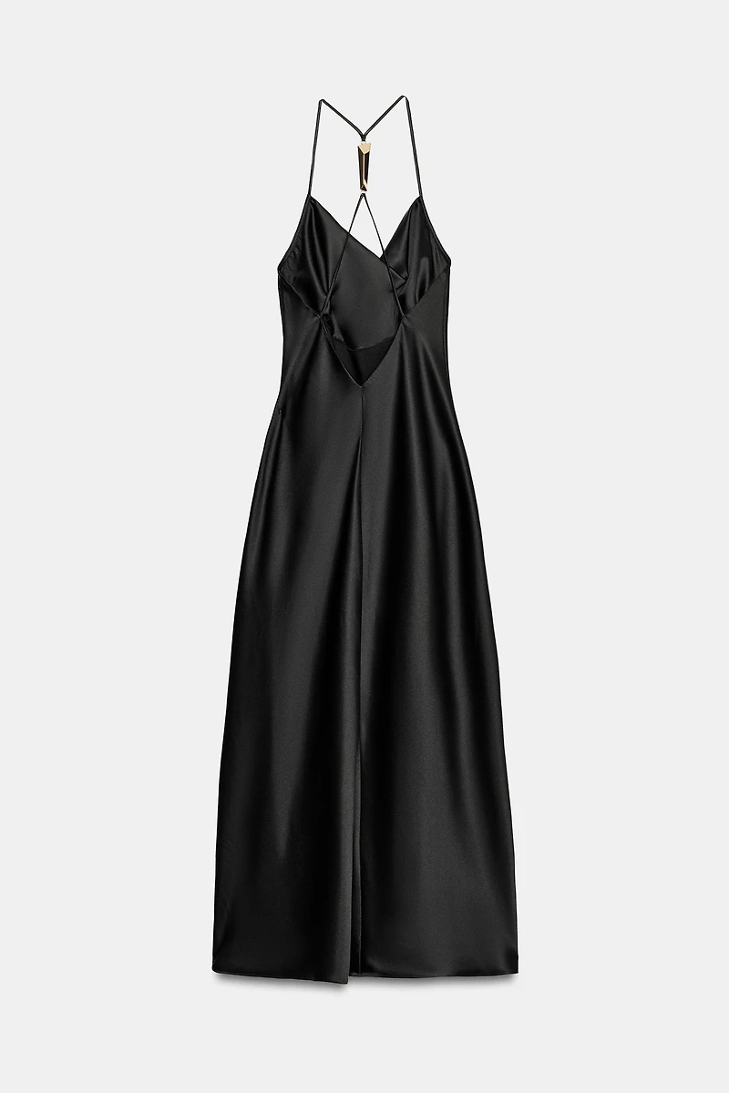 ROBE LONGUE SATINÉE AVEC ACCESSOIRE AU DOS