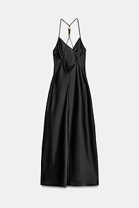 ROBE LONGUE SATINÉE AVEC ACCESSOIRE AU DOS