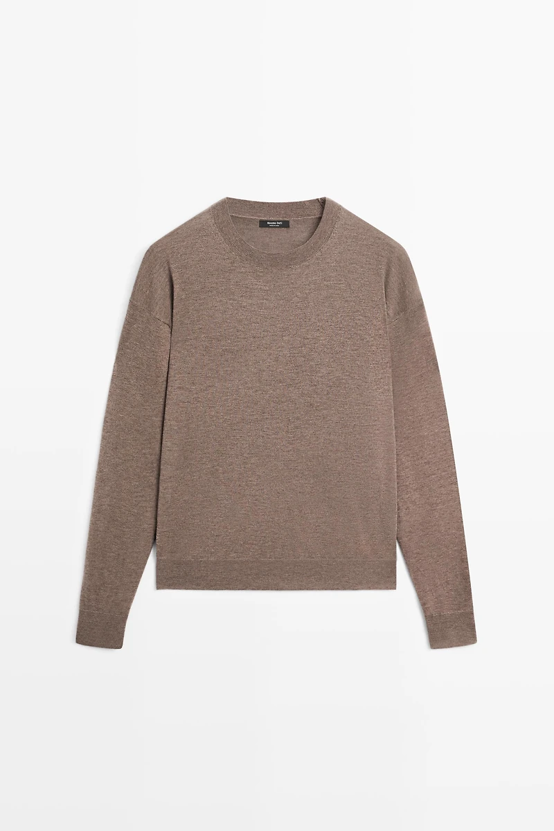 Fine knit round neck sweater