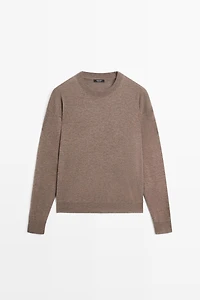 Fine knit round neck sweater