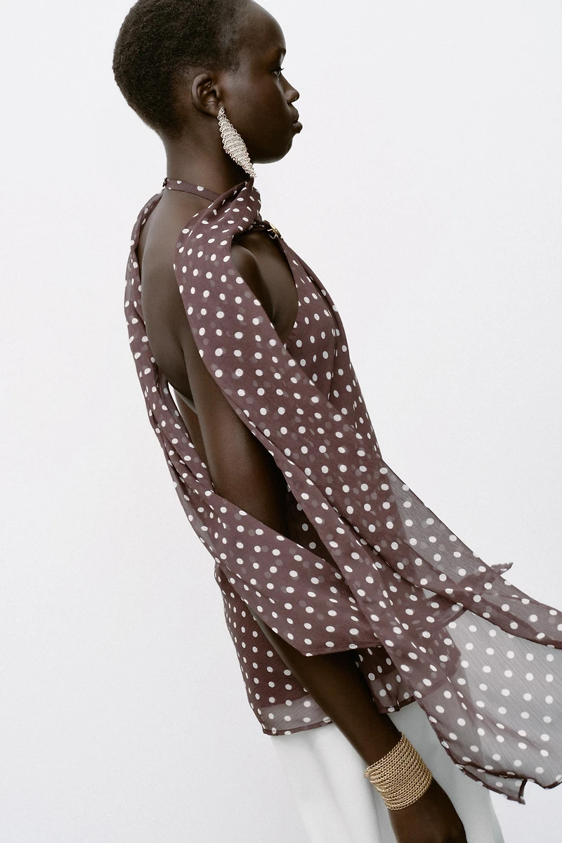 TOP HALTER À POIS ET DÉTAILS