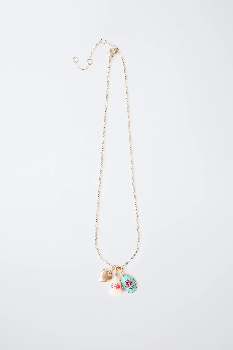 CHARM PENDANT NECKLACE
