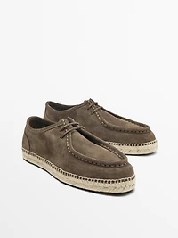 Split leather shoes with moc toe and jute sole