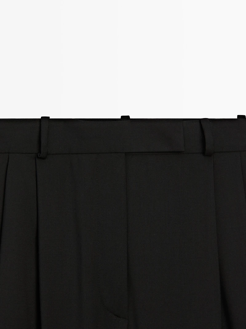 Wide-leg trousers with darts