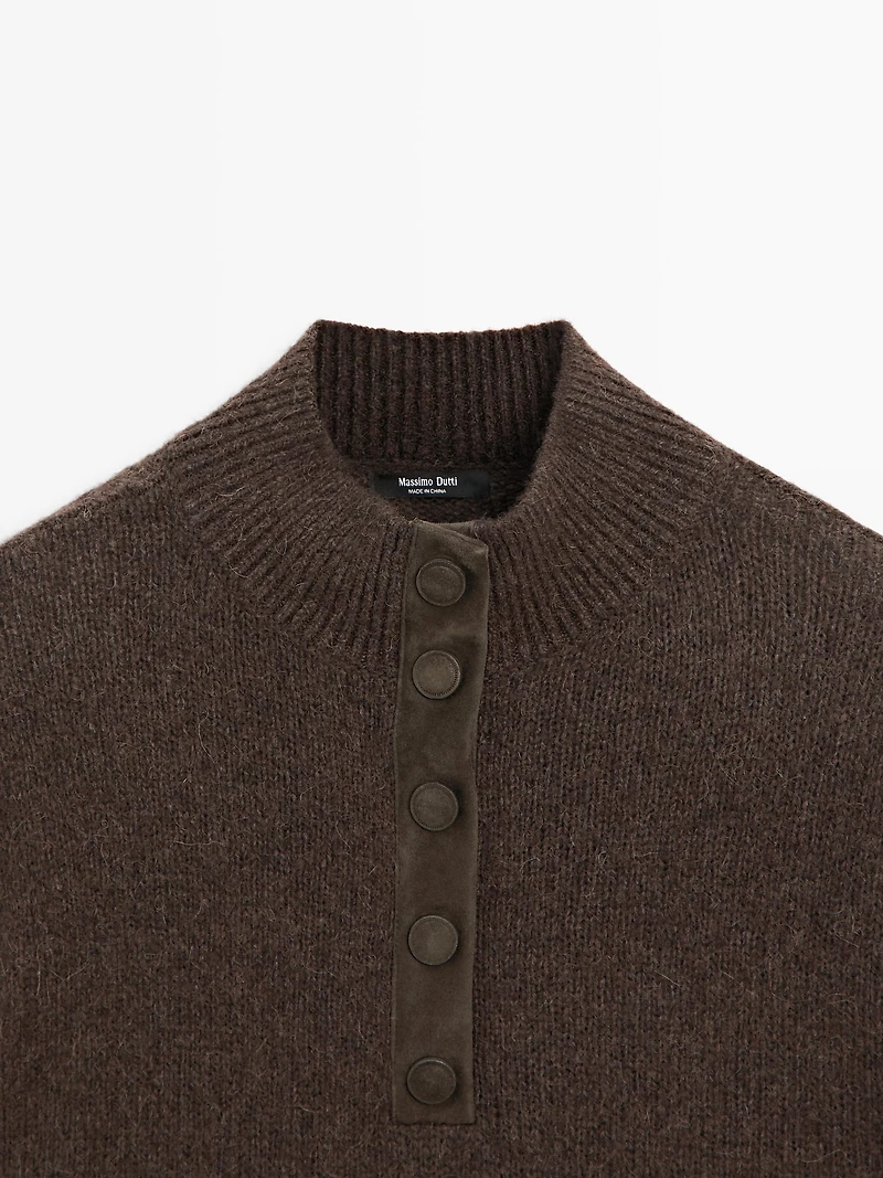 High neck knit sweater with snap buttons