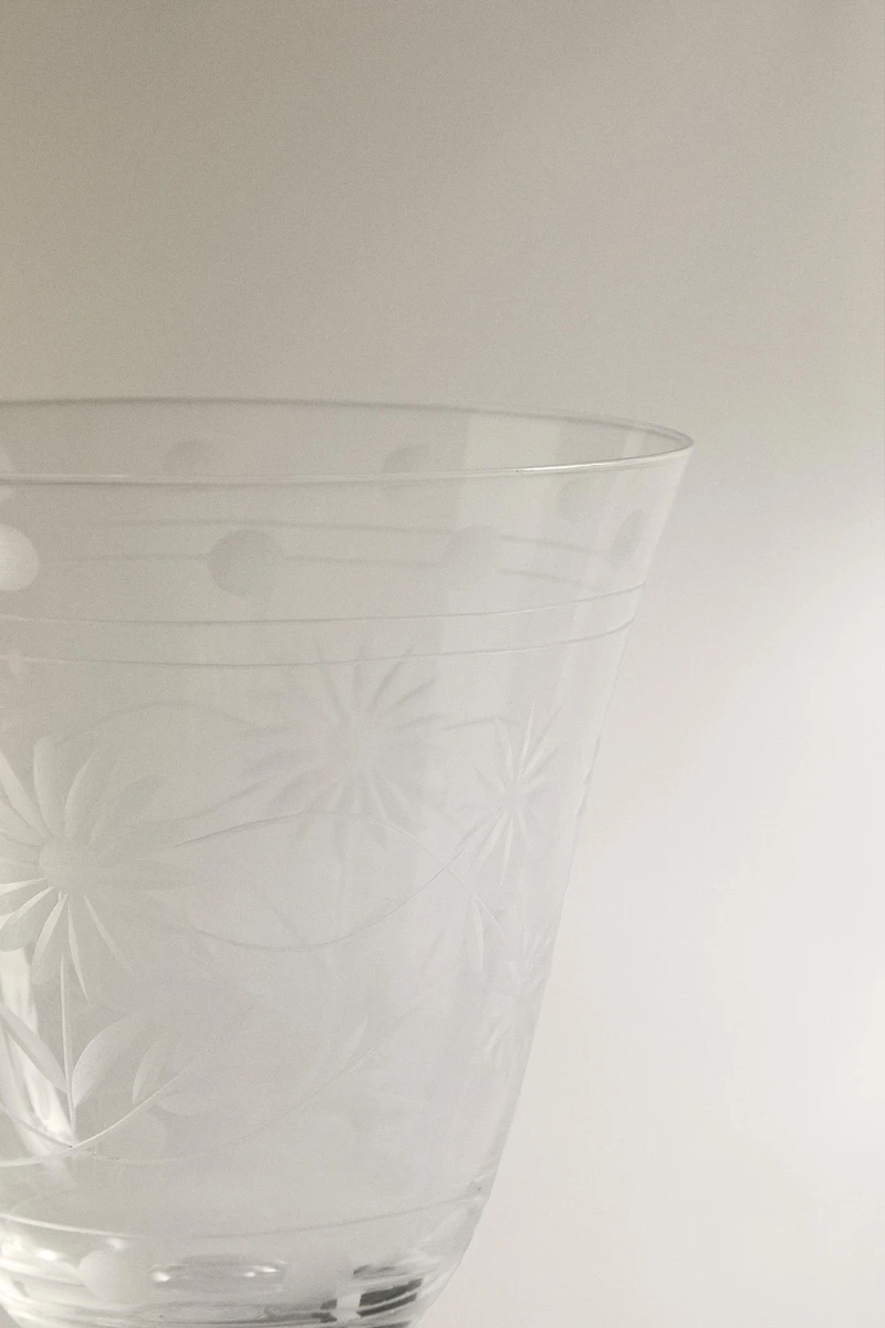 ENGRAVED WINE GLASS