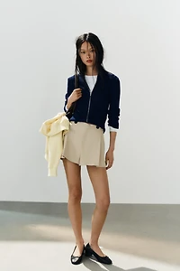 PLEATED BUTTON SHORTS