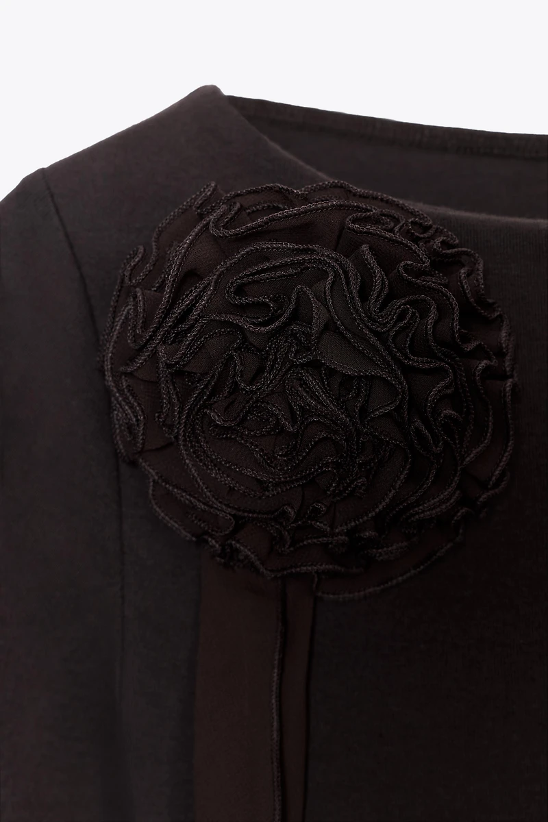 VOLUMINOUS FLOWER T-SHIRT