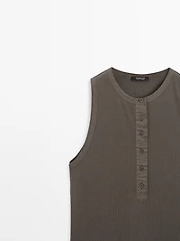 Top with contrast trim detail
