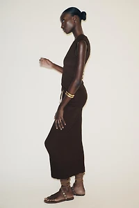 TEXTURED MIDI SKIRT