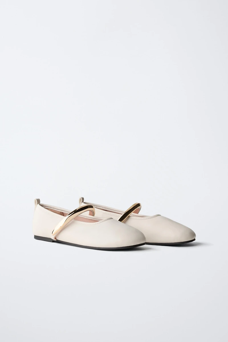 BALLET FLATS WITH METAL STRAP