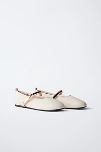BALLET FLATS WITH METAL STRAP