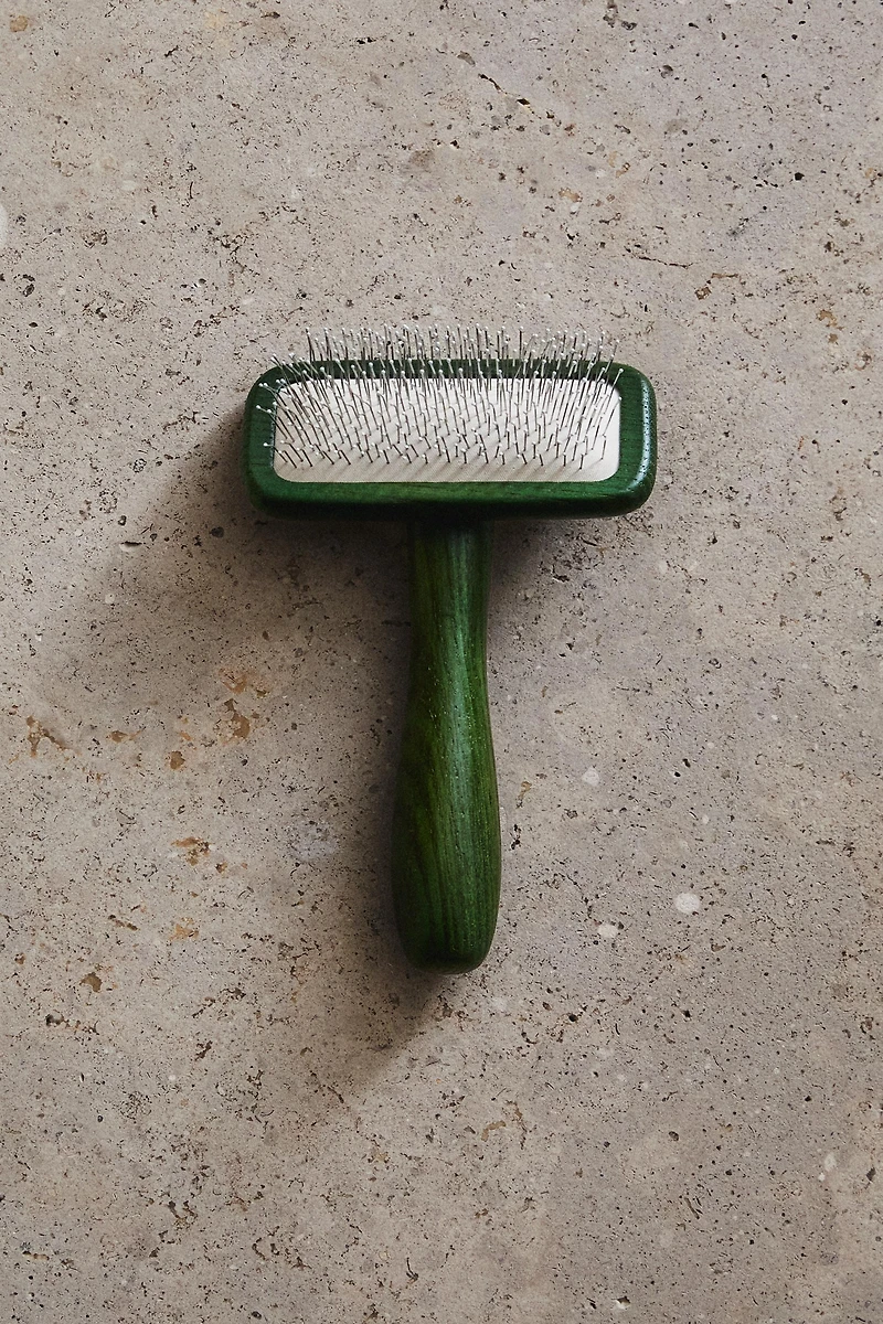 CURVED BRISTLE PET BRUSH
