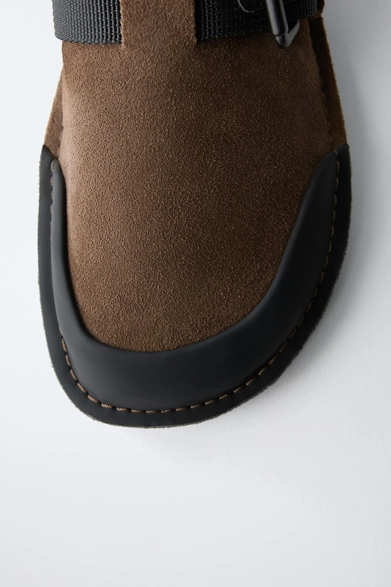 BUCKLED CLOGS