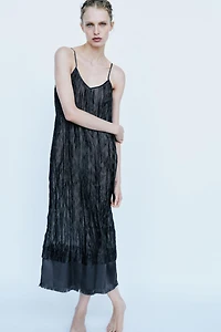 ROBE À BRETELLES EFFET FROISSÉ