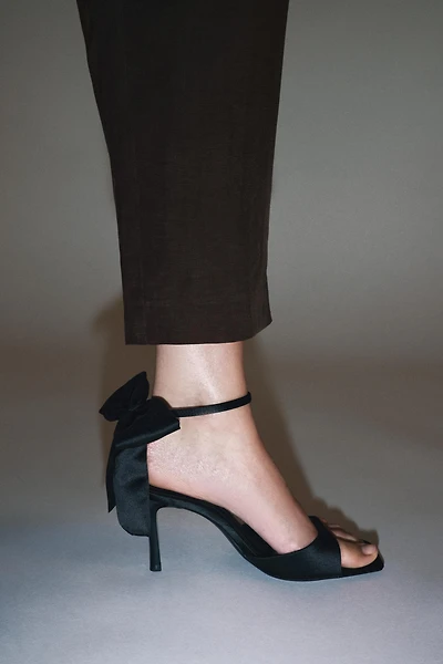 MAXI BOW HEELED SANDALS