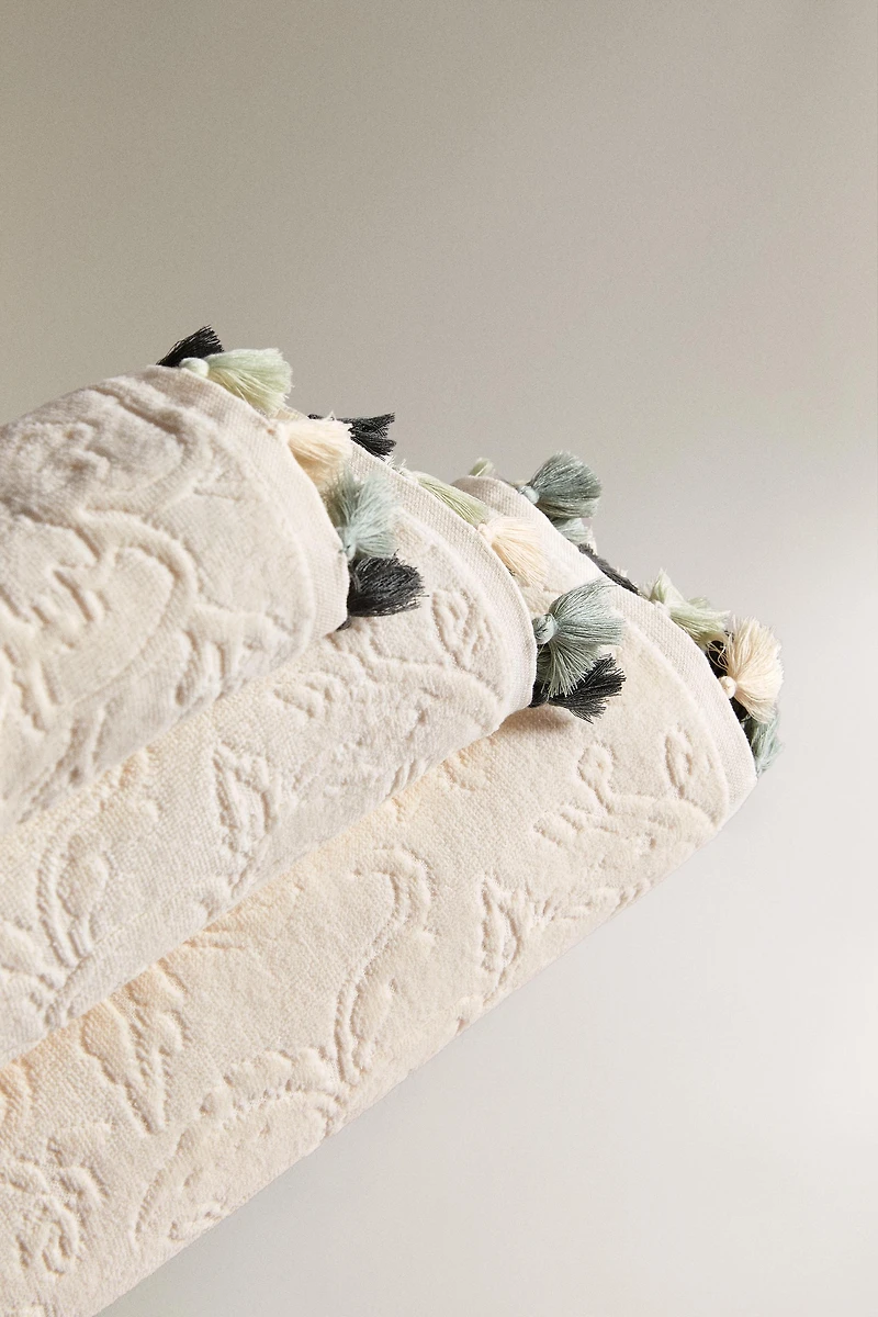 JACQUARD POMPOM BATH TOWEL