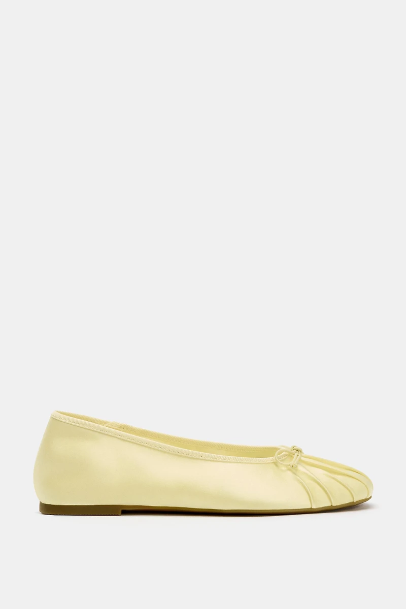 CHAUSSURES PLATES SATINÉES AVEC NŒUD