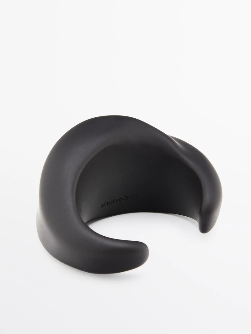 Wide moulded bracelet