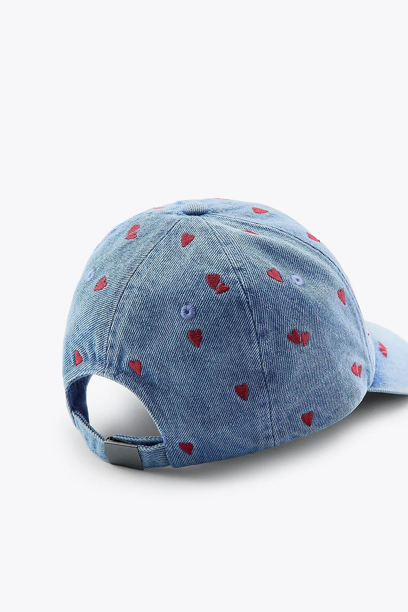 CASQUETTE EN DENIM BRODERIES CŒURS